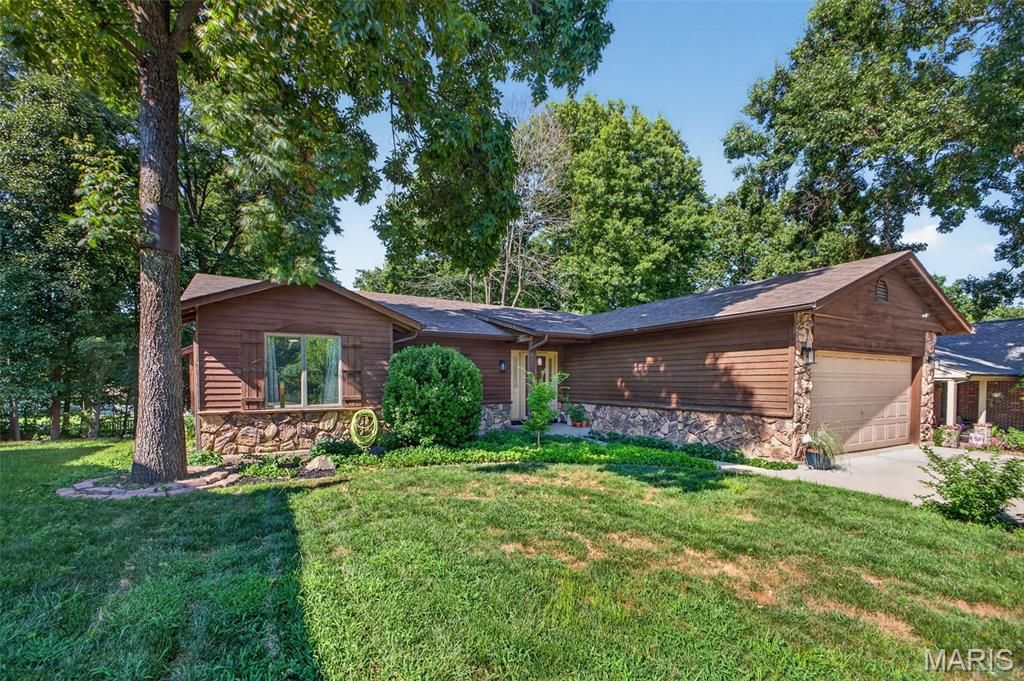 854 Meadowview Lane, Columbia, IL 62236