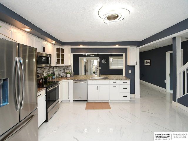 530 E 2nd Street, Papillion, NE 68046