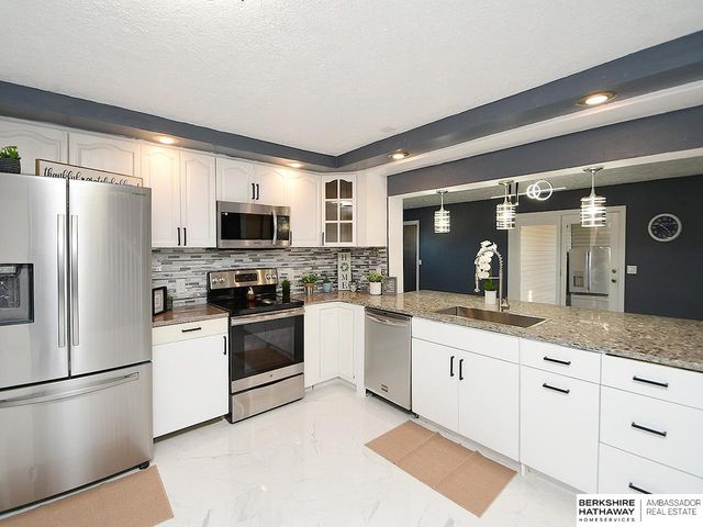 530 E 2nd Street, Papillion, NE 68046