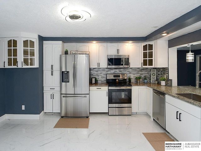 530 E 2nd Street, Papillion, NE 68046