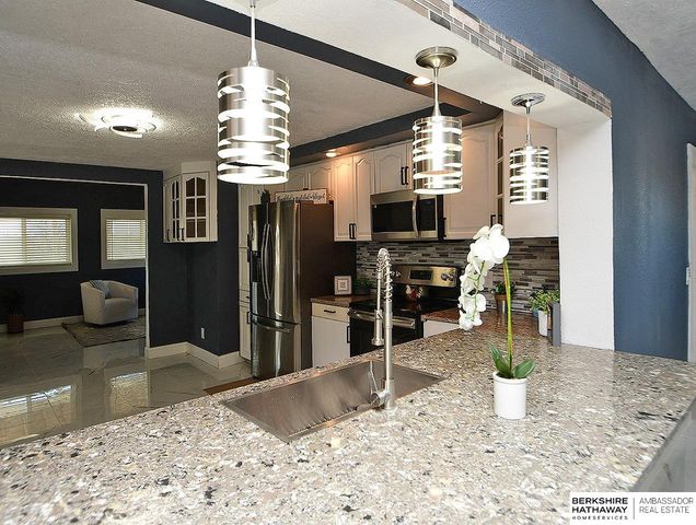 530 E 2nd Street, Papillion, NE 68046