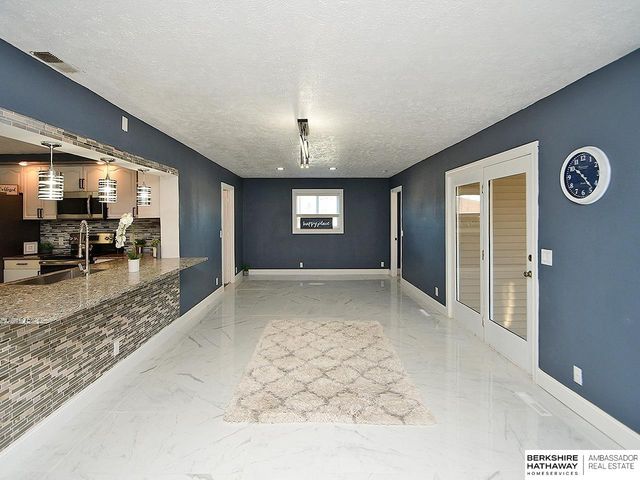 530 E 2nd Street, Papillion, NE 68046