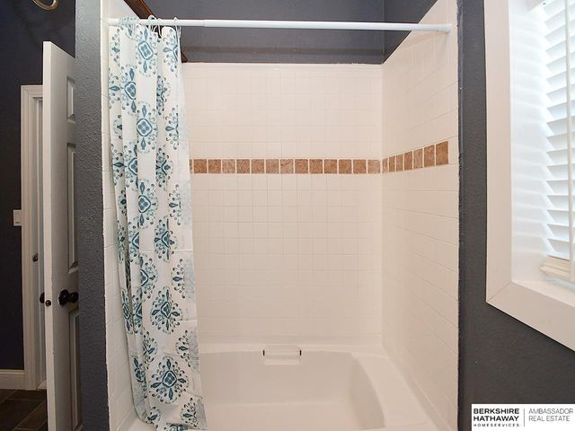 530 E 2nd Street, Papillion, NE 68046