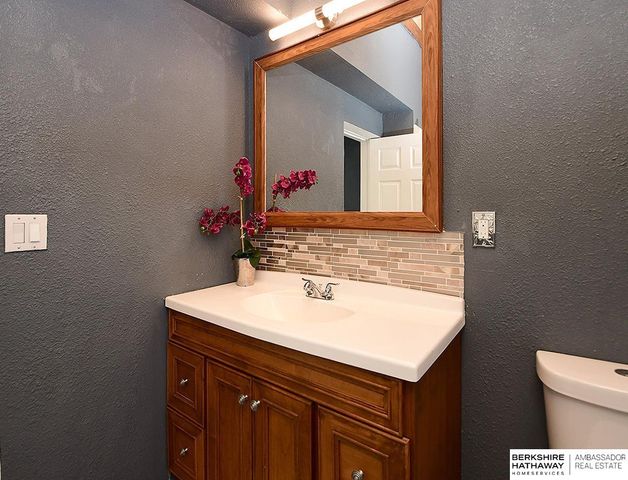 530 E 2nd Street, Papillion, NE 68046