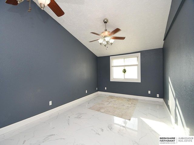 530 E 2nd Street, Papillion, NE 68046