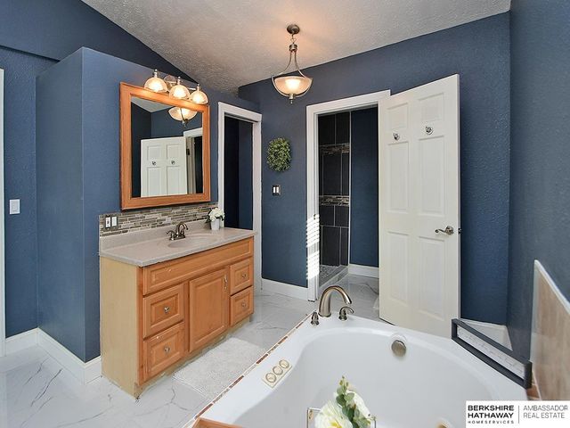 530 E 2nd Street, Papillion, NE 68046