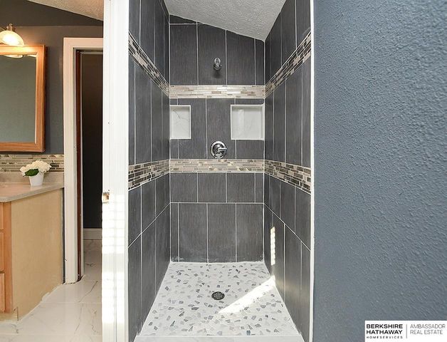 530 E 2nd Street, Papillion, NE 68046