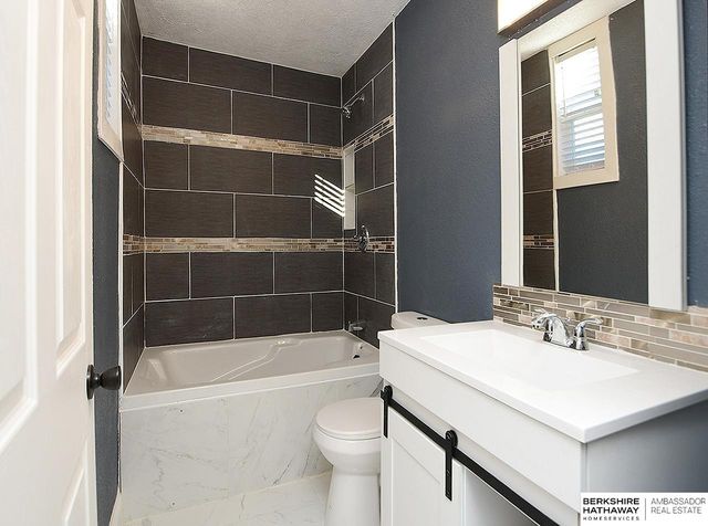 530 E 2nd Street, Papillion, NE 68046