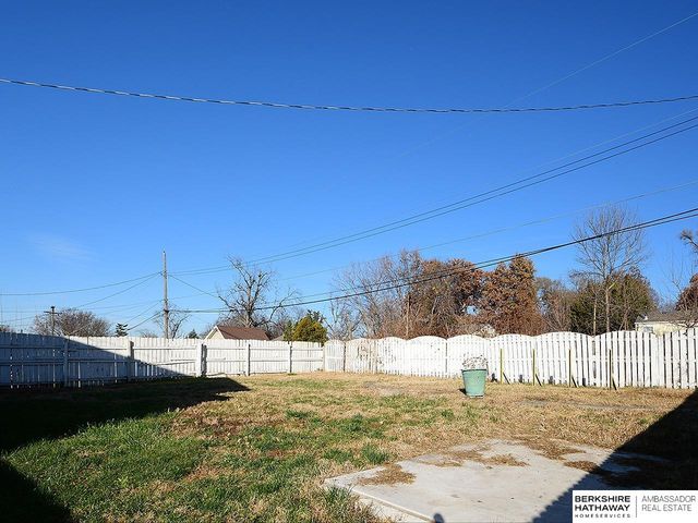 530 E 2nd Street, Papillion, NE 68046