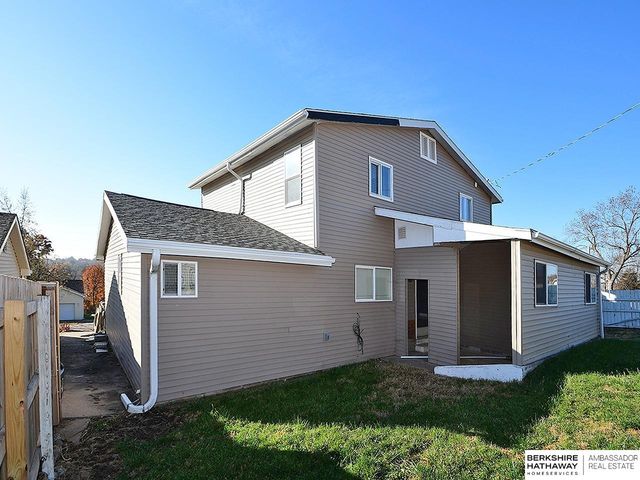 530 E 2nd Street, Papillion, NE 68046