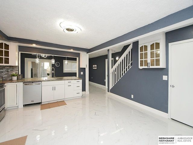 530 E 2nd Street, Papillion, NE 68046