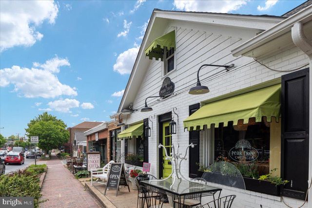 1435 ROSEWOOD HILL DR, Vienna, VA 22182