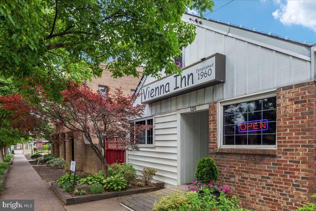 1435 ROSEWOOD HILL DR, Vienna, VA 22182