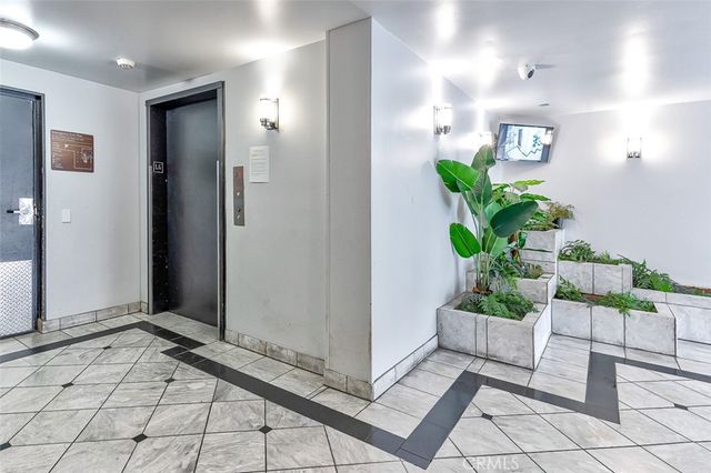 533 S St Andrews Place 104, Los Angeles, CA 90020