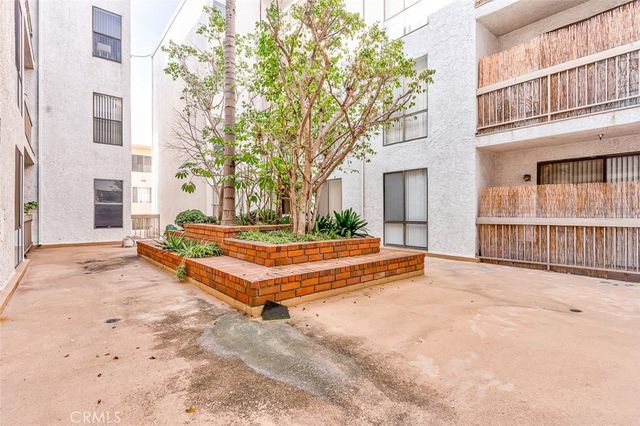 533 S St Andrews Place 104, Los Angeles, CA 90020