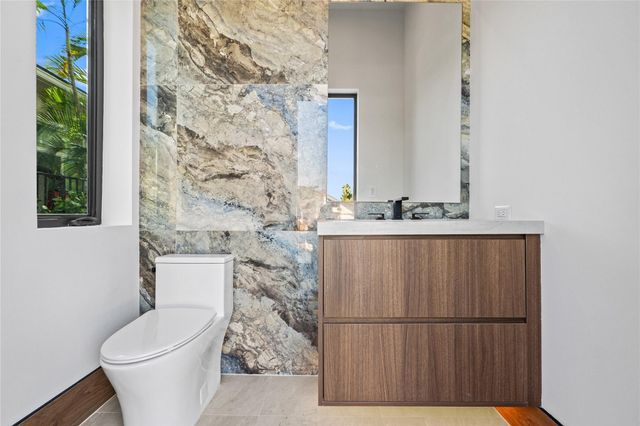 2441 NE 48th Court, Lighthouse Point, FL 33064