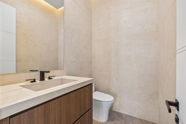 2441 NE 48th Court, Lighthouse Point, FL 33064