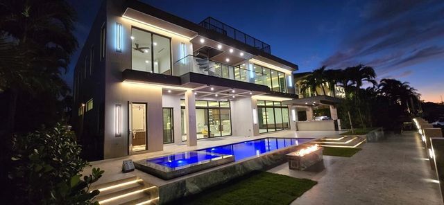 2441 NE 48th Court, Lighthouse Point, FL 33064