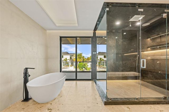 2441 NE 48th Court, Lighthouse Point, FL 33064