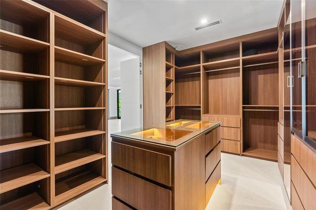 2441 NE 48th Court, Lighthouse Point, FL 33064