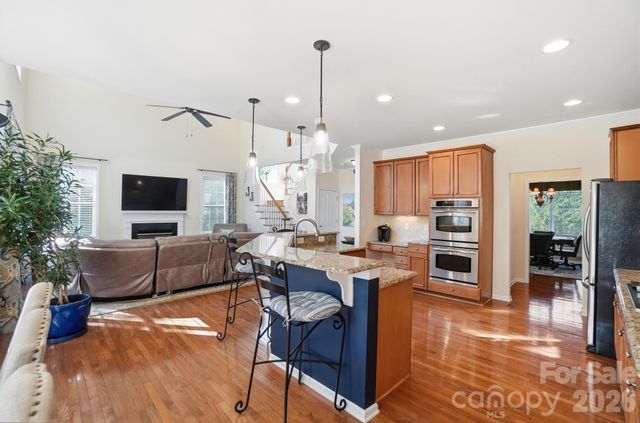 6712 Old Persimmon Drive, Charlotte, NC 28227