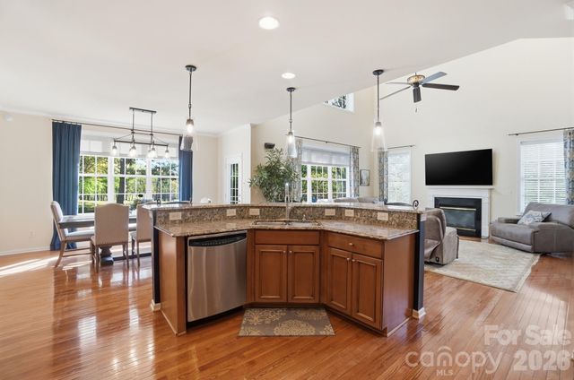 6712 Old Persimmon Drive, Charlotte, NC 28227