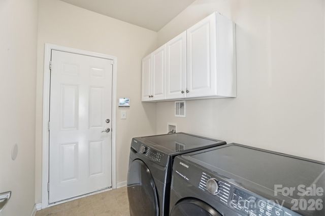 6712 Old Persimmon Drive, Charlotte, NC 28227