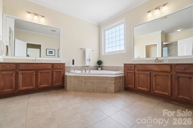 6712 Old Persimmon Drive, Charlotte, NC 28227