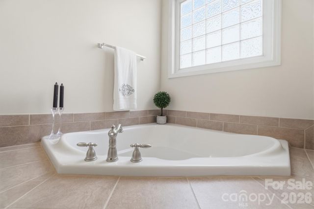 6712 Old Persimmon Drive, Charlotte, NC 28227