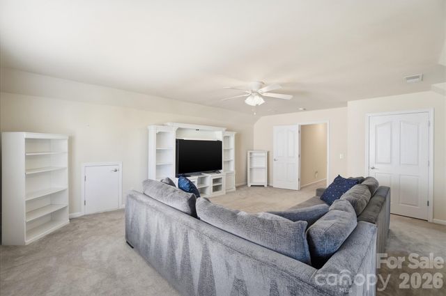 6712 Old Persimmon Drive, Charlotte, NC 28227