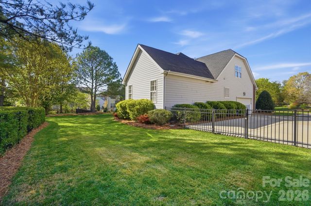 6712 Old Persimmon Drive, Charlotte, NC 28227