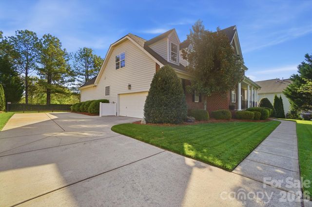 6712 Old Persimmon Drive, Charlotte, NC 28227