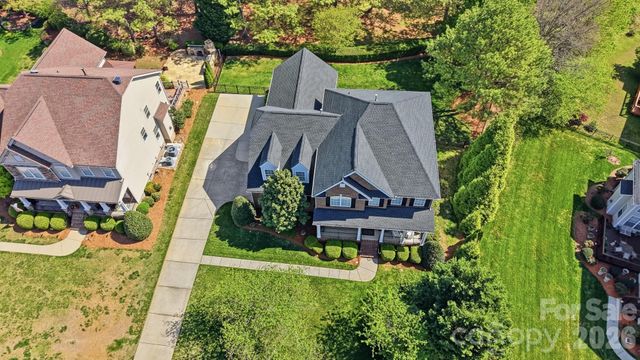 6712 Old Persimmon Drive, Charlotte, NC 28227