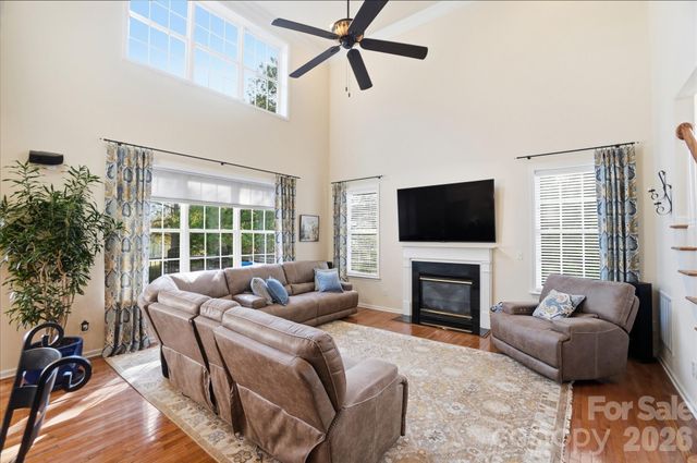 6712 Old Persimmon Drive, Charlotte, NC 28227