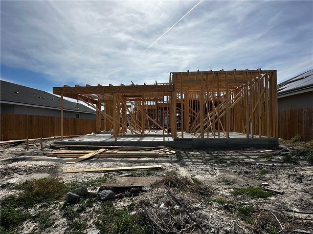 7818 Leylah Dr, Corpus Christi, TX 78414