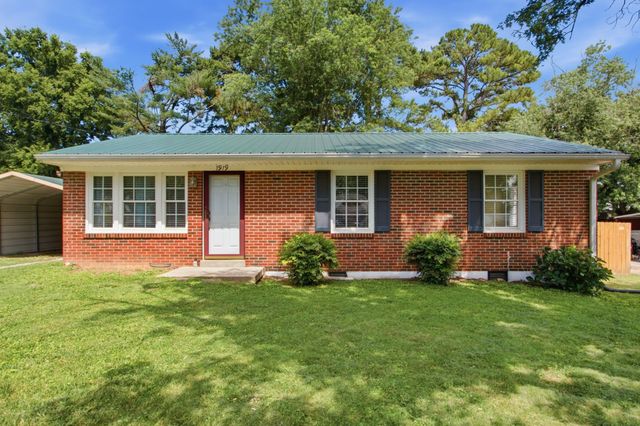 1919 Lynnwood Dr, Columbia, TN 38401