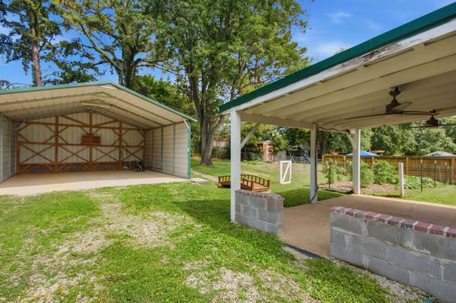 1919 Lynnwood Dr, Columbia, TN 38401