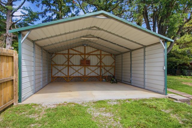 1919 Lynnwood Dr, Columbia, TN 38401