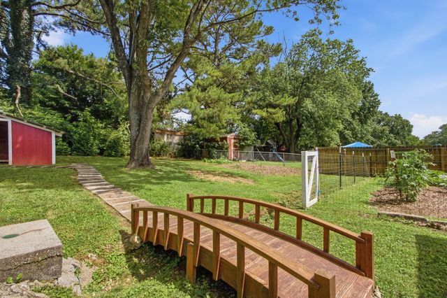 1919 Lynnwood Dr, Columbia, TN 38401