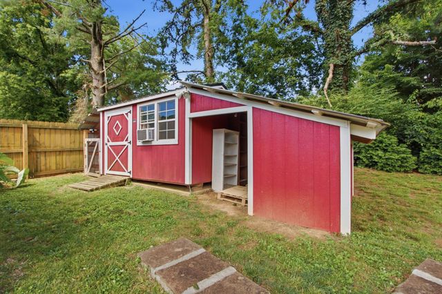 1919 Lynnwood Dr, Columbia, TN 38401