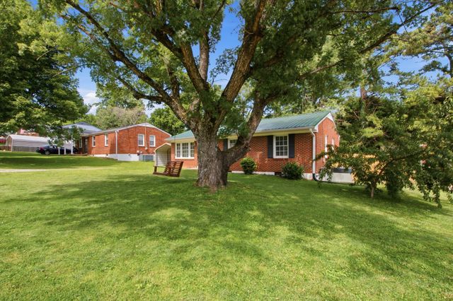 1919 Lynnwood Dr, Columbia, TN 38401