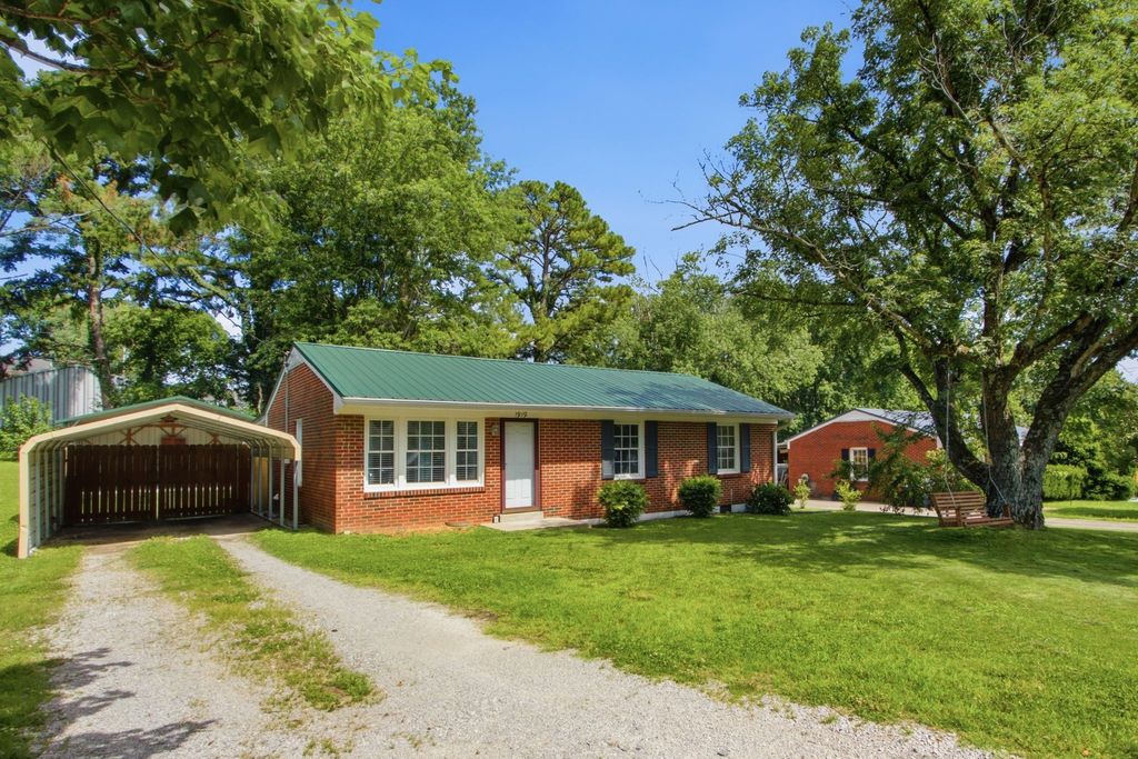 1919 Lynnwood Dr, Columbia, TN 38401
