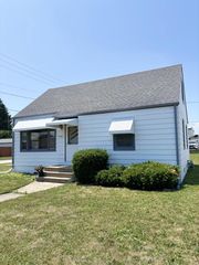 7536 38th AVENUE, Kenosha, WI 53142