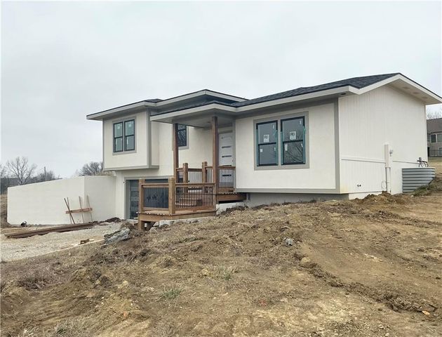 70 Fairview Drive, Ottawa, KS 66067