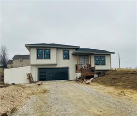 70 Fairview Drive, Ottawa, KS 66067