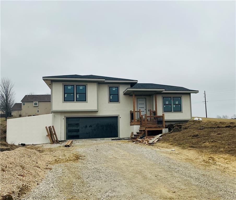 70 Fairview Drive, Ottawa, KS 66067