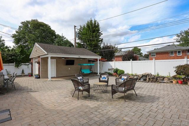 21 Kathleen Drive E, Syosset, NY 11791