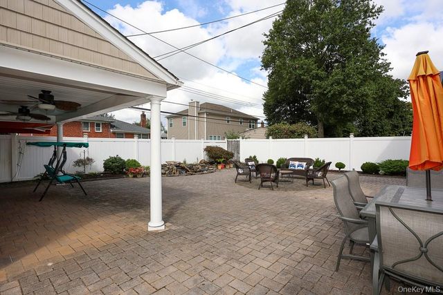 21 Kathleen Drive E, Syosset, NY 11791