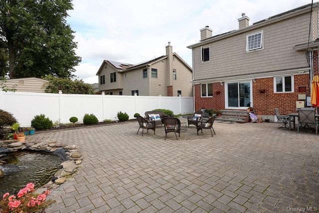 21 Kathleen Drive E, Syosset, NY 11791