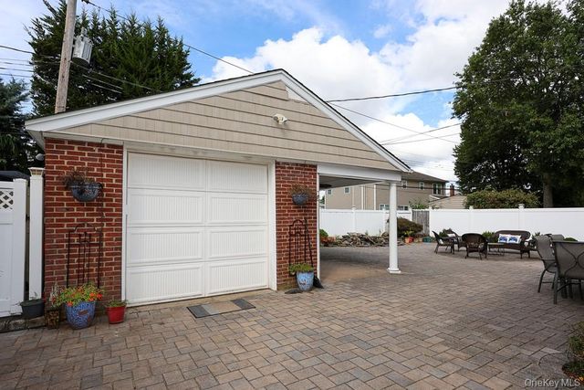 21 Kathleen Drive E, Syosset, NY 11791